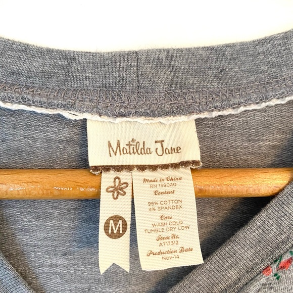 Matilda Jane Gray Crewneck Sweatshirt with Pink Layered Hem. Medium - Picture 6 of 8